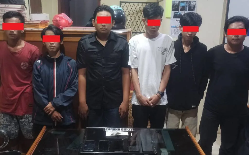 Hisap Ganja Dipinggir Jalan Enam Pemuda Ditangkap, Budi Masuk DPO
