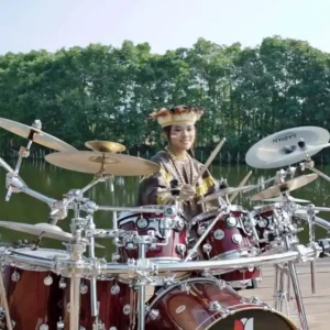 HUT RI Ke-77 Bunga Bangsa dan Ayuenstar Persembahkan 6 Lagu Daerah HUT RI Ke-77 Bunga Bangsa dan Ayuenstar Persembahkan 6 Lagu Daerah
