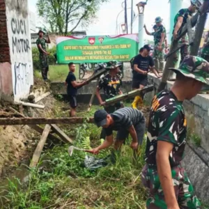 Implementasikan 7 Perintah Kasad, Armed 3/105/TRK/NP Lakukan Karya Bakti Implementasikan 7 Perintah Kasad, Armed 3/105/TRK/NP Lakukan Karya Bakti