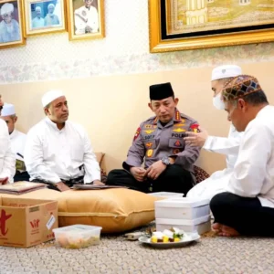 Kapolri Takziah ke Rumah Duka Habib Zen Bin Umar