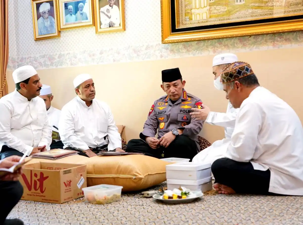 Kapolri Takziah ke Rumah Duka Habib Zen Bin Umar