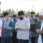 Ketua dan Wakil DPRD BS Sholat Ied Bareng Bupati di Lapangan Sekundangan