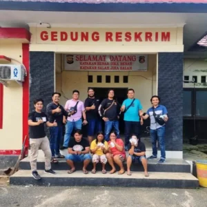 Main Samgong, Mak-Mak di Kaur Diangkut Petugas Main Samgong, Mak-Mak di Kaur Diangkut Petugas