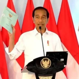 Marah ke Mafia Tanah, Jokowi : Kalau Ketemu Gebuk Saja Marah ke Mafia Tanah, Jokowi : Kalau Ketemu Gebuk Saja Presiden Jokowi Tandatangani UU DKJ, Jakarta Tetap Ibu Kota Negara?