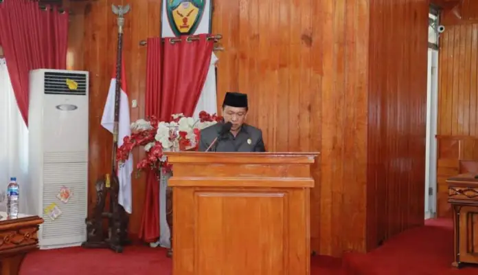Pandangan Umum Fraksi-Fraksi Atas Nota Pengantar Bupati Terhadap Enam Raperda