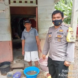 Pasca Banjir, Personil Polsek Mukomuko Selatan Cek Kondisi Warga Terdampak