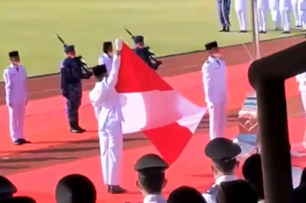Pengait Putus, Merah Putih Gagal Berkibar di Kota Solo