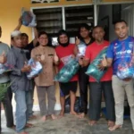 Penuhi Janji, Komaruddin Serahkan Bantuan Ke Nelayan