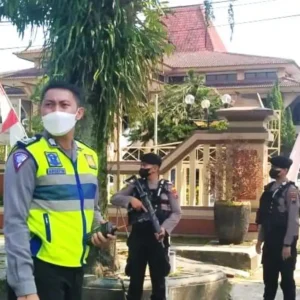 Polres Banjarnegara Lakukan Pengamanan Rapat Paripurna DPRD Polres Banjarnegara Lakukan Pengamanan Rapat Paripurna DPRD