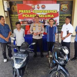 Polres Seluma Serahkan 2 Unit Sepeda Motor Yang Dicuri ke Pemilik Polres Seluma Serahkan 2 Unit Sepeda Motor Yang Dicuri ke Pemilik