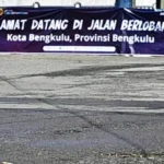 Protes Jalan Rusak, BEM UNIB Pasang Spanduk Sindiran