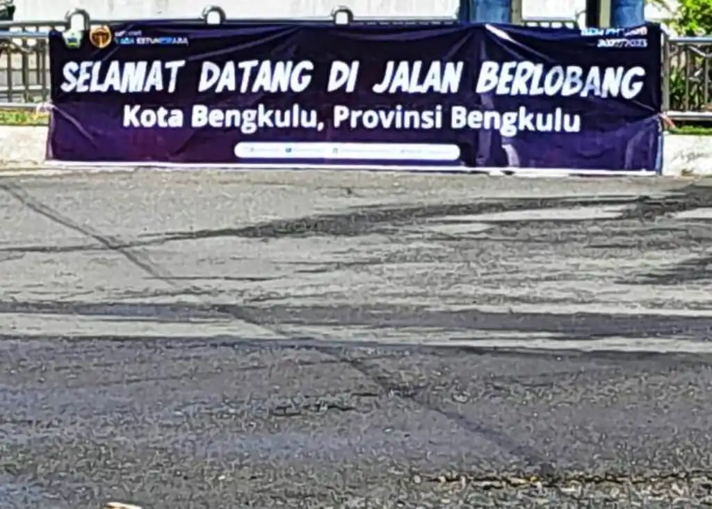 Protes Jalan Rusak, BEM UNIB Pasang Spanduk Sindiran