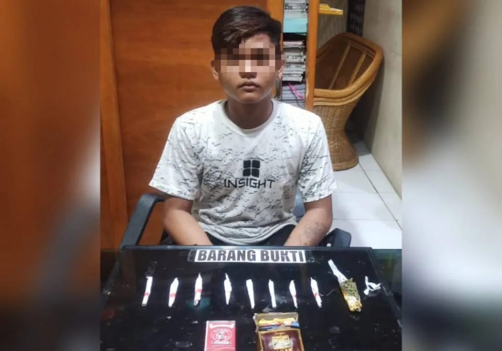 Satu Paket Plus Delapan Linting Ganja Jadi Barang Bukti