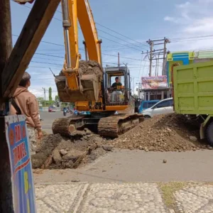 Sempat Viral, Jalan Simpang Kampung Bali Kota Bengkulu Mulai Diperbaiki