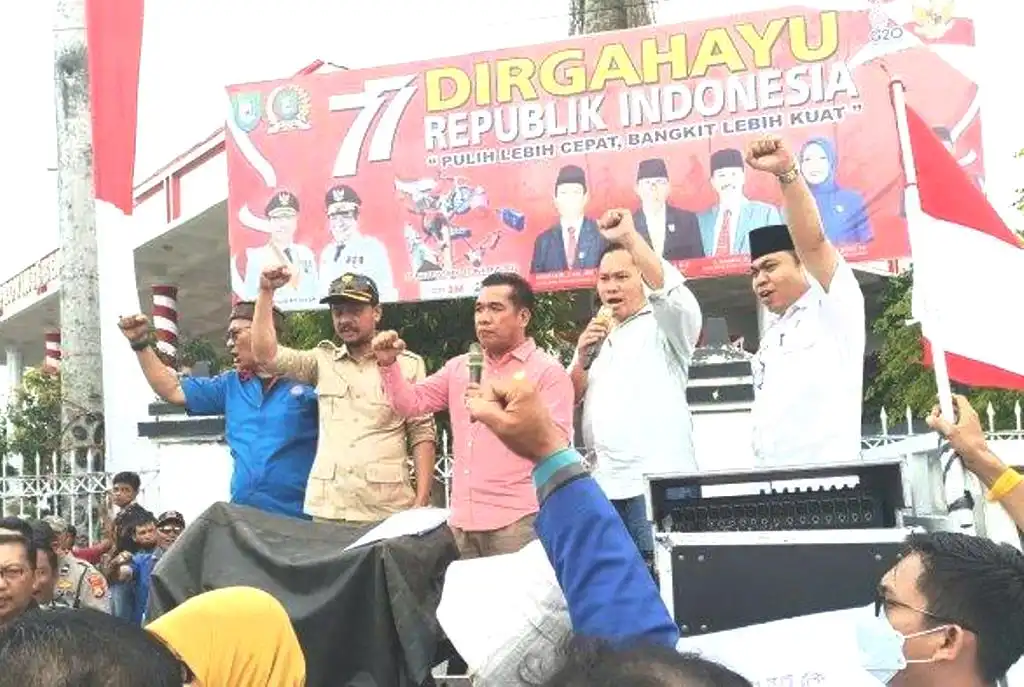 Tolak UU Cipta Kerja, Ratusan Buruh FSPPP dan SPSI Demo DPRD Bengkulu