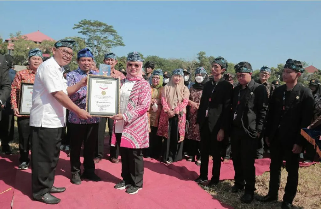 Universitas Bengkulu Terima Rekor Muri Dalam Pembukaan PKKBM Tahun 2022