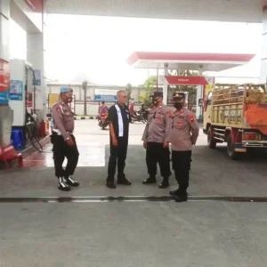 Cek Ketersediaan BBM di SPBU, Kapolsek Kebonagung Lakukan Sidak