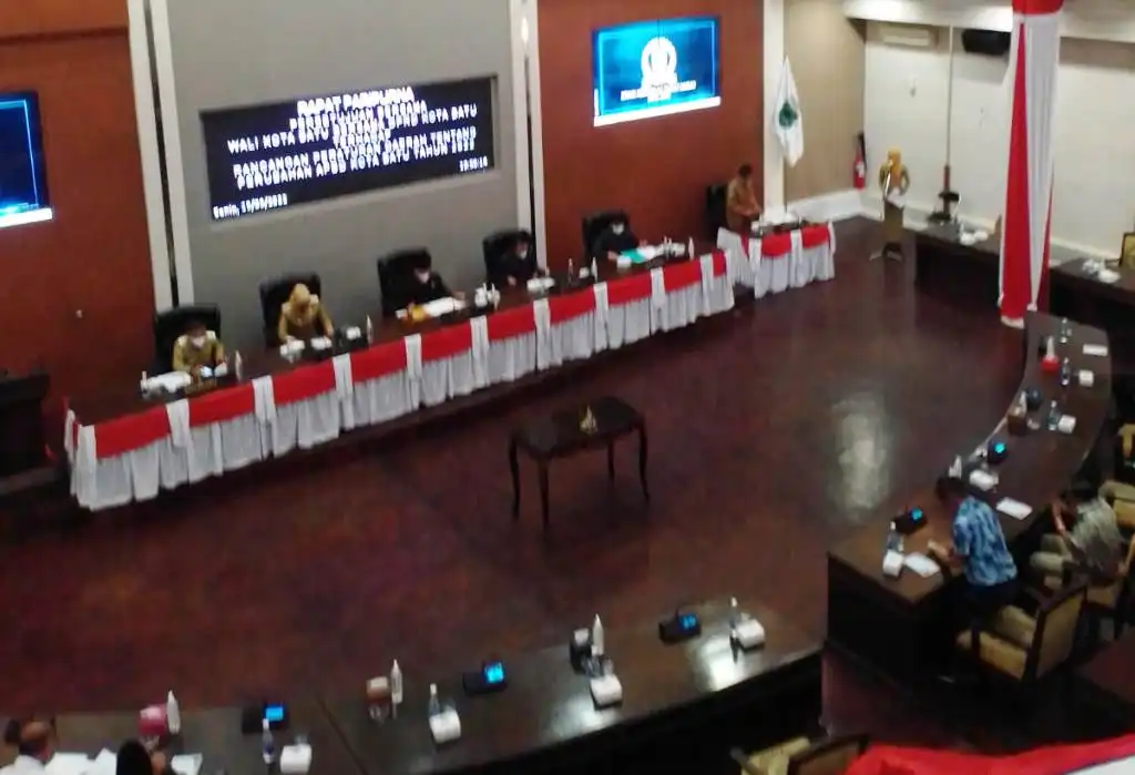 DPRD Kota Batu dan Wali Kota Tandatangani Raperda Perubahan APBD 2022