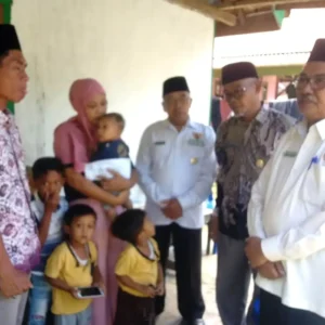 Janda Anak Empat Disantuni Baznas Kaur