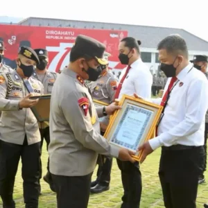Kapolda Jateng Berikan Penghargaan Pada 9 Satwil dan 168 Personil Berprestasi
