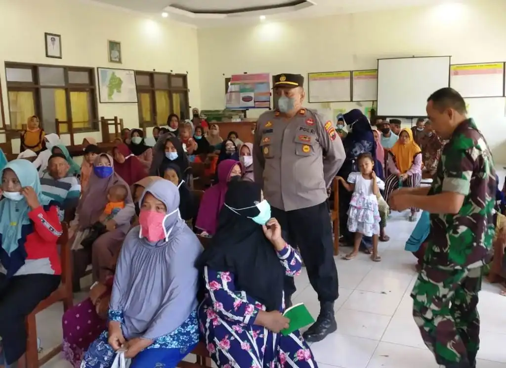 Kapolsek Mijen Polres Demak Pantau Penyaluran BLT