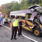 Kecelakaan Maut, Elf Hantam Truk 5 Orang Meninggal