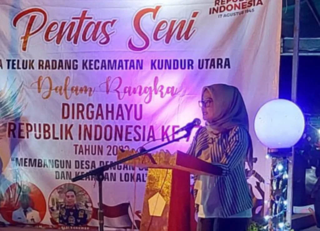 Kembangkan Desa Dengan Budaya, Carlie Dona Buka Pentas Seni