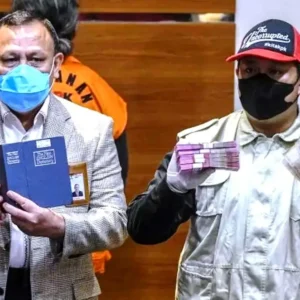 Modifikasi Kamus Bahasa Inggris Jadi Brankas, Hakim Agung Tersangka