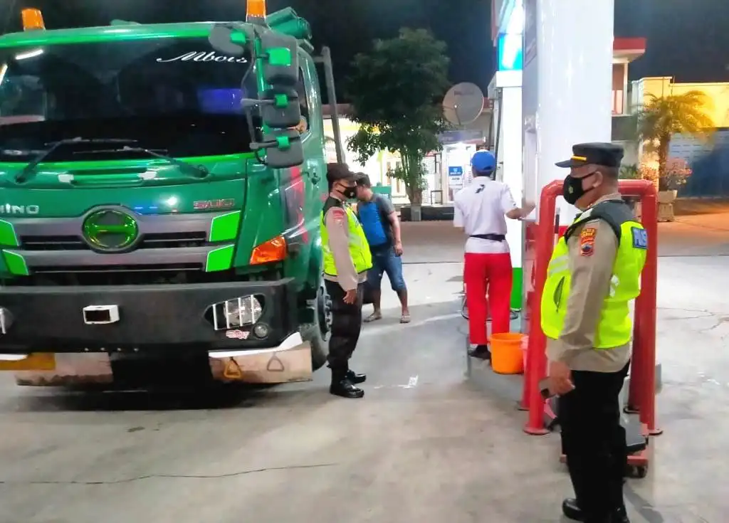 Pastikan Stok BBM Cukup, Polsek Wonosalam Pantau Extra SPBU