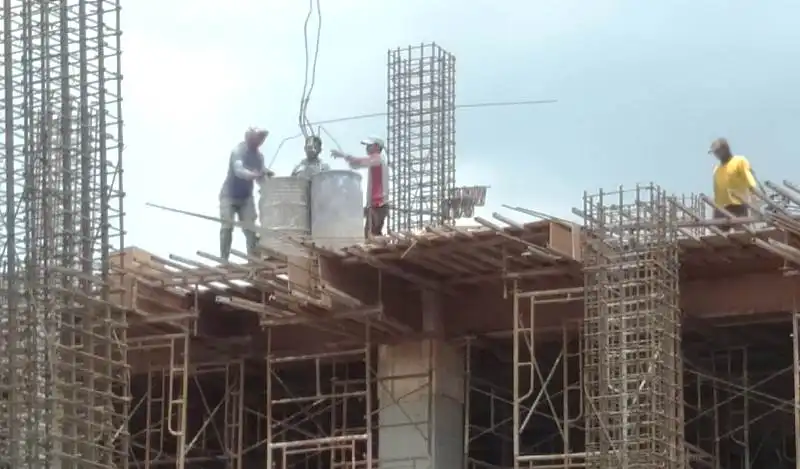 Pembangunan RSUD Kota Tegal Diduga Abaikan Keselamatan Pekerja dan Pengguna Jalan