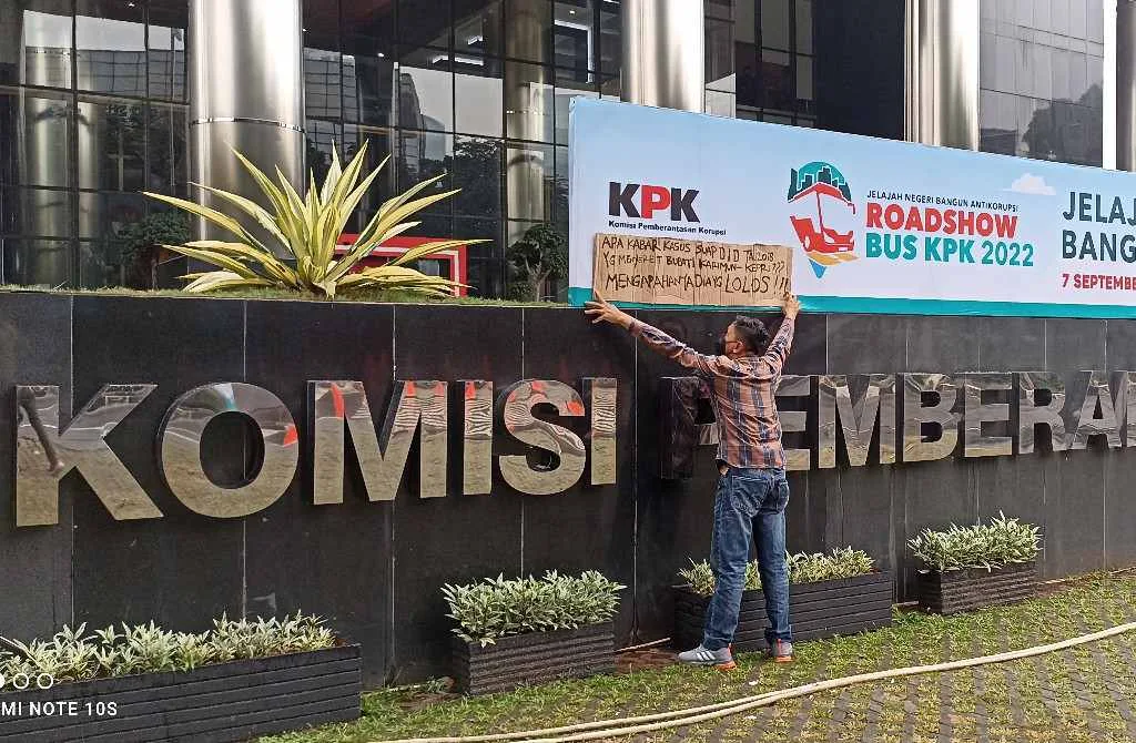 Pertanyakan Kasus Suap D.I.D, Warga Karimun Sambangi KPK