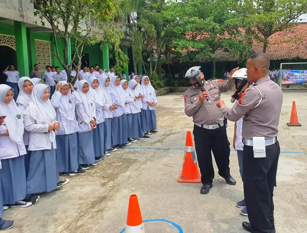 Satlantas Polres Demak Gelar Police Go To School dan Safety Riding