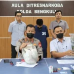 Simpan BB di Toples Kaca, Pengedar Beserta 1,1 Kilo Ganja Diamankan