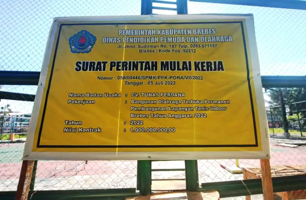 Unik dan Anehnya Proyek Pembangunan Lapangan Tenis GOR Brebes