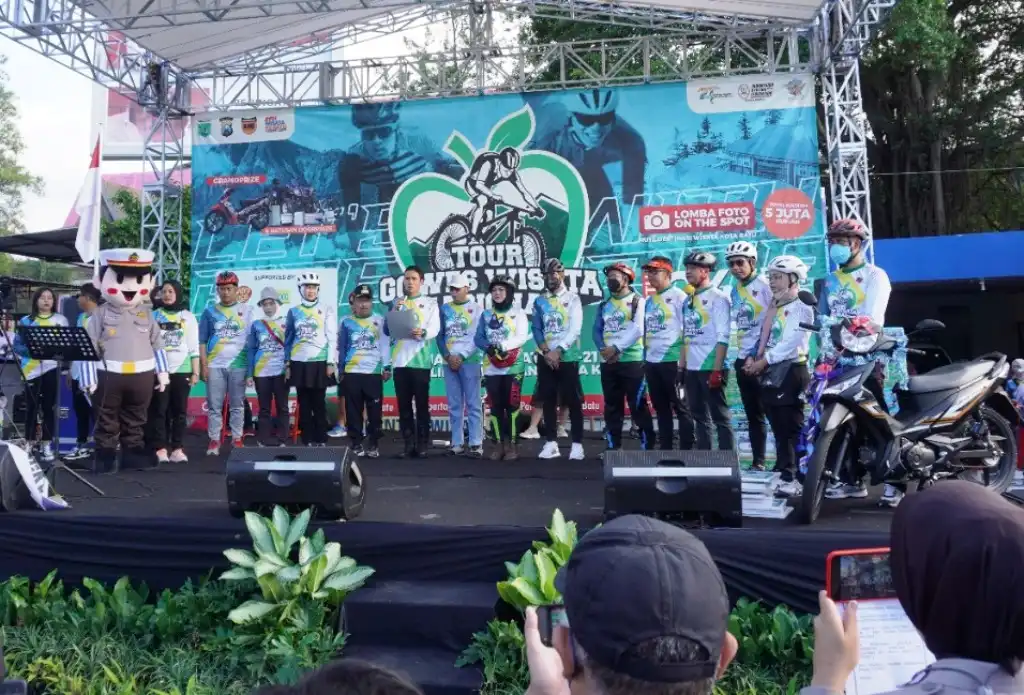 Wawali Kota Batu Bersama Disparta Gelar Tour Gowes Wisata Nasional 2022