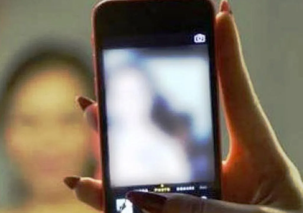 Tak Terima Foto Bugil Anaknya Disebar, Bapak ini Lapor Polisi Ilustrasi Foto Bugil