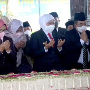 Bupati Blitar Dampingi Gubernur Jatim Ziarah ke Makam Soekarno