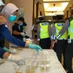Ilustrasi Polisi Tes Urin Narkoba