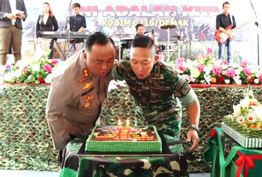Di Hari TNI ke-77, Kapolres Demak Beri Kejutan Dandim