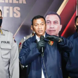 Dirreskrimsus Polda Jateng : Belum Ada Kasus Fatal Akibat Obat Sirup Dirreskrimsus Polda Jateng, Kombes Pol Dwi Subagyo saat memberikan keterangan kepada wartawan.
