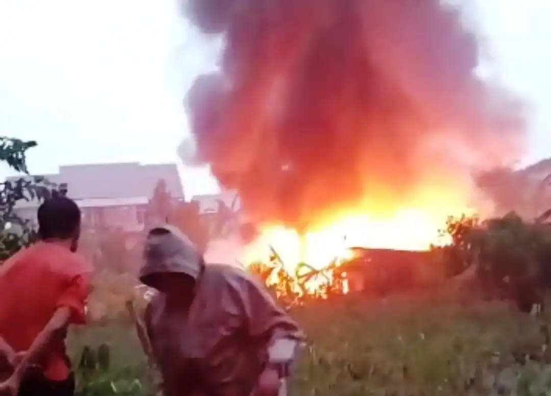 Dua Rumah di Bentiring Ludes Terbakar Saat Hujan Lebat