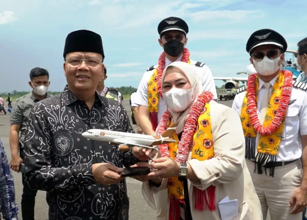 Gubernur Rohidin Sambut Maskapai Super Jet Air Serta Luncurkan Website Pariwisata
