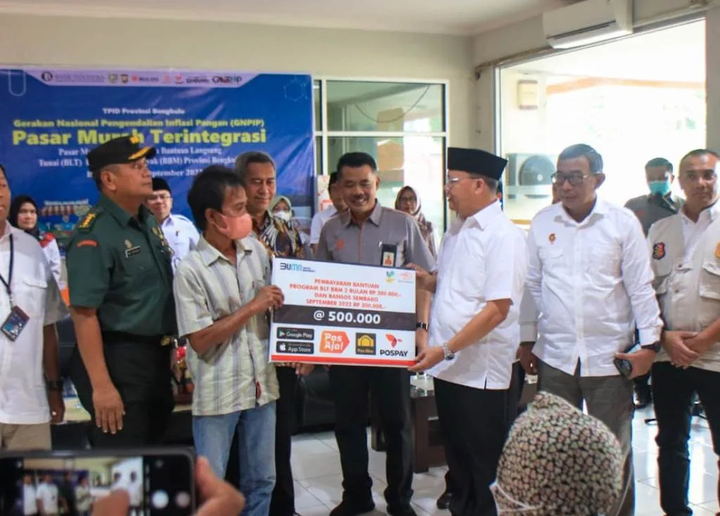 Gubernur Rohidin Serahkan BLT BBM Kepada 148 Ribu Lebih KPM