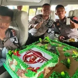 Jilat Kue HUT TNI, Dua Polisi Dipecat