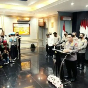 Kapolri Umumkan Enam Tersangka Tragedi Kanjuruhan