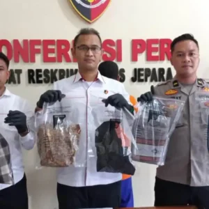 Keponakan Aniaya Paman Saat Salat Hingga Tewas
