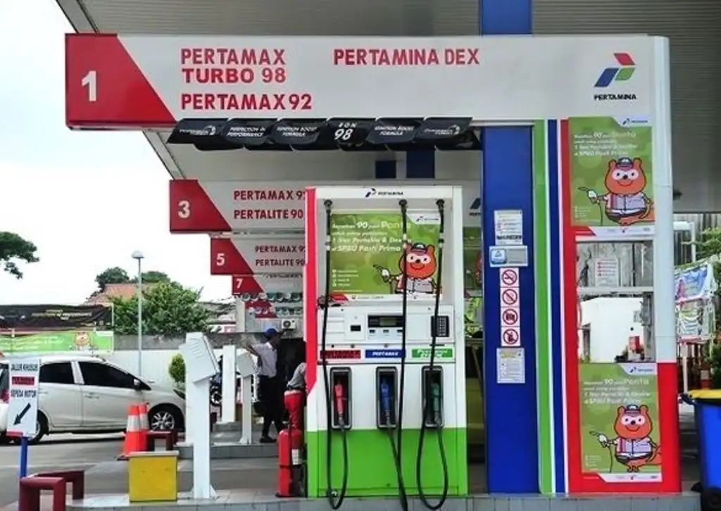 Mulai Hari ini Harga Pertamax Turun Pertamina Resmi Naikkan Harga Pertamax Jadi Rp13.700 per Liter