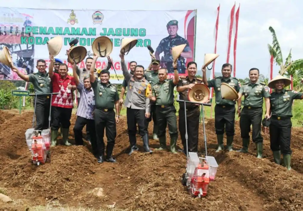 Pangdam Diponegoro Gandeng Forkopimda Jateng Tanam Jagung
