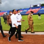 Sempatkan ke Stadion Kanjuruhan Malang, Jokowi : Saya Ingin Tahu Penyebab Tragedi 
