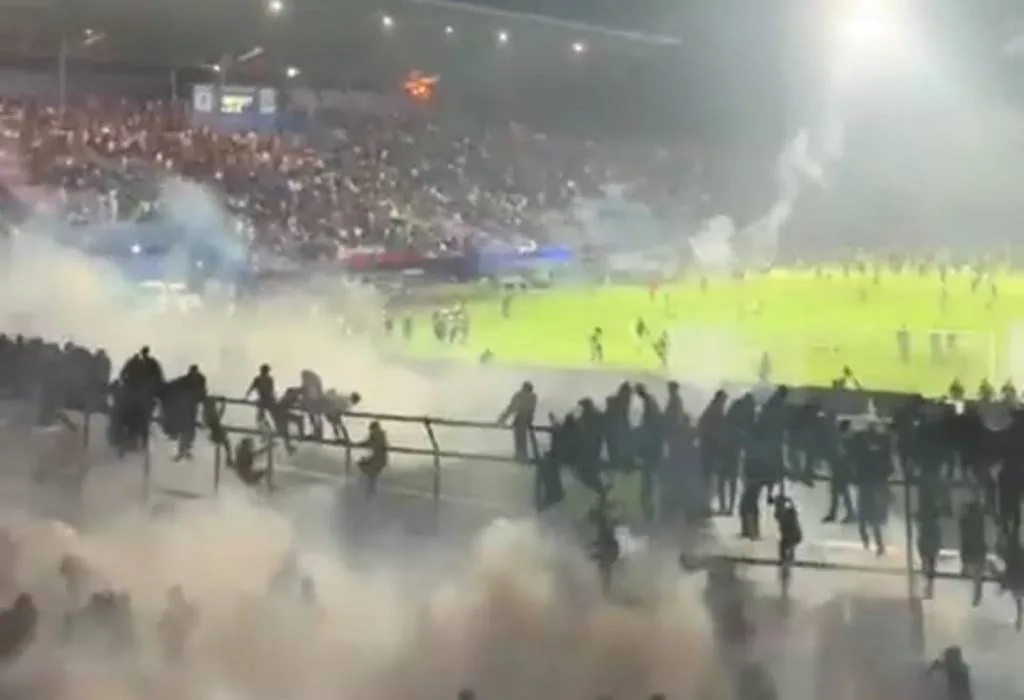 Tragedi Sepakbola! Puluhan Penonton Tewas Pasca Arema Kalah dari Persebaya